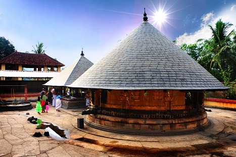 Keezhperoor'daki Thirupalkadal Sreekrishnaswamy Tapınağı