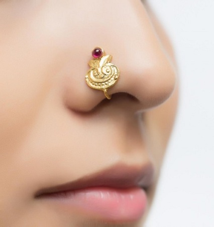 Auksinis „Patti“ nosies kaištis „Ganesha“ dizaine