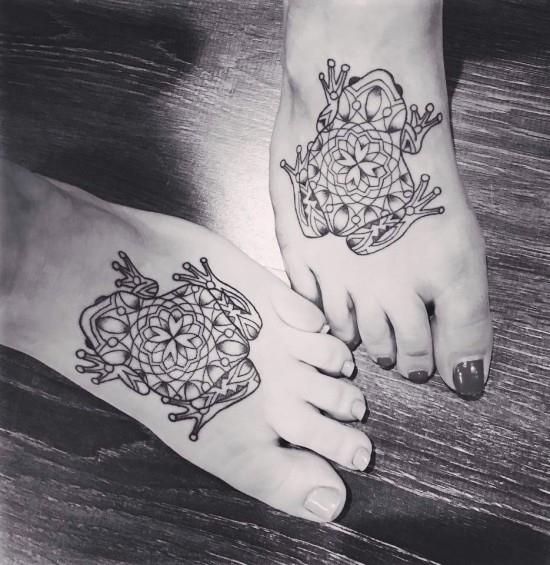 170 δημιουργικές ιδέες τατουάζ αδελφών και εμπνεύσεις Μάνταλα βάτραχοι αδελφό πόδι