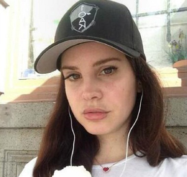 Lana Del Ray makyajsız 9