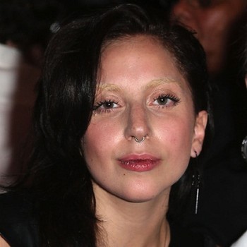Lady Gaga makyajsız 17