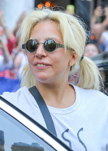 Lady Gaga makyajsız 19