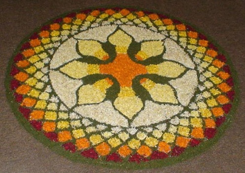 Gražus gėlių Rangoli dizainas