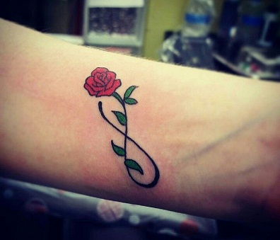 Begalybės gėlių tatuiruotės dizainas