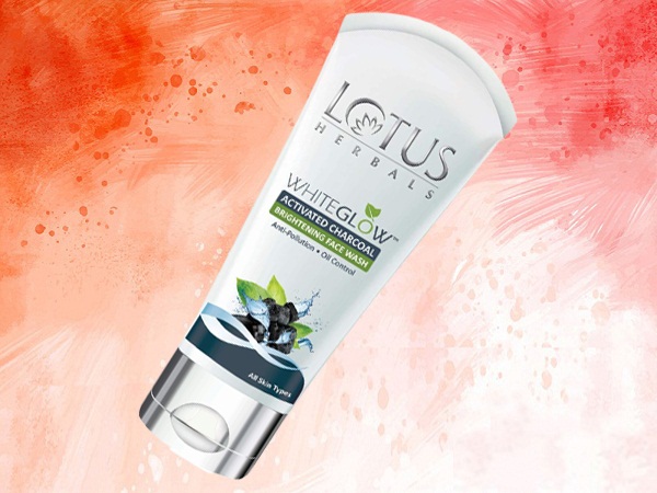 „Lotus Herbals Whiteglow“ aktyvintoji anglis šviesinantis veido prausiklis