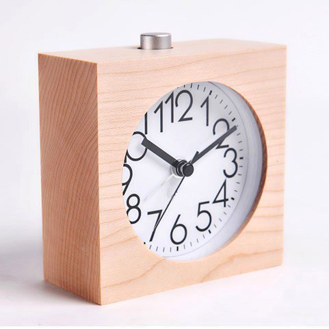 Analoginio medinio tylaus stalo laikrodžio dizainas