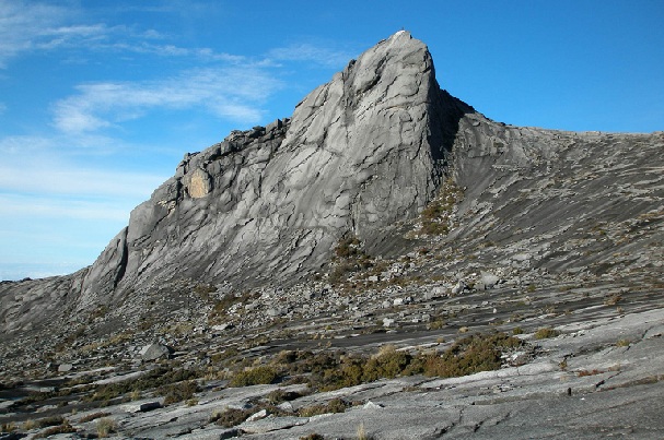 Kinabalu Dağı, Malezya'nın en yüksek zirvesi