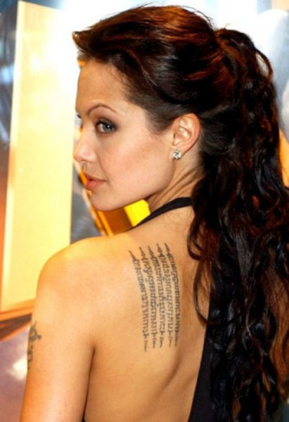 Nuostabios tatuiruotės ant Angelinos Jolie