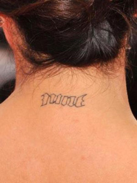 Eva Longoria su skirtingomis tatuiruotėmis