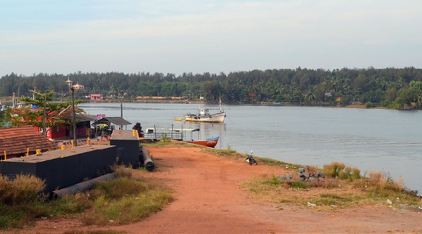 sultonas-baterija-paplūdimys_mangalore-turistinės vietos