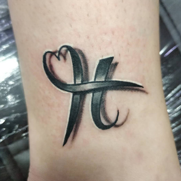 H tatuiruotė su 3d efektu