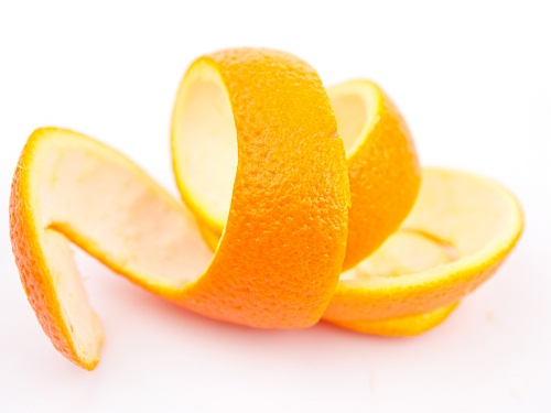 Naminiai grožio patarimai veido balinimui - džiovintos apelsinų žievelės