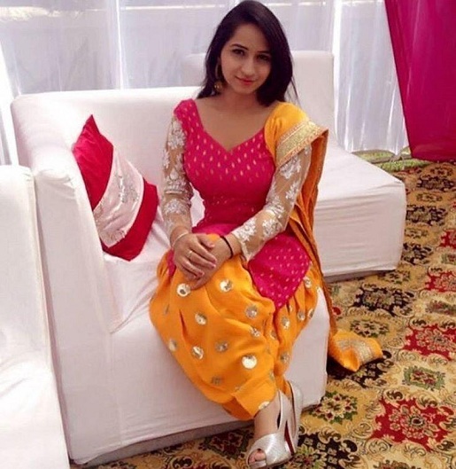 Rožinis ir geltonas Punjabi Salwar kostiumas