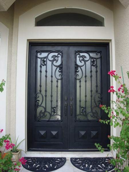 Kaltos geležies saugos durų dizainas