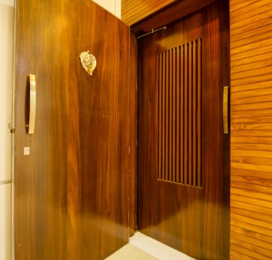 „Sunmica“ saugos durų dizainas