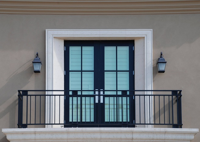 Balkono saugos durų dizainas