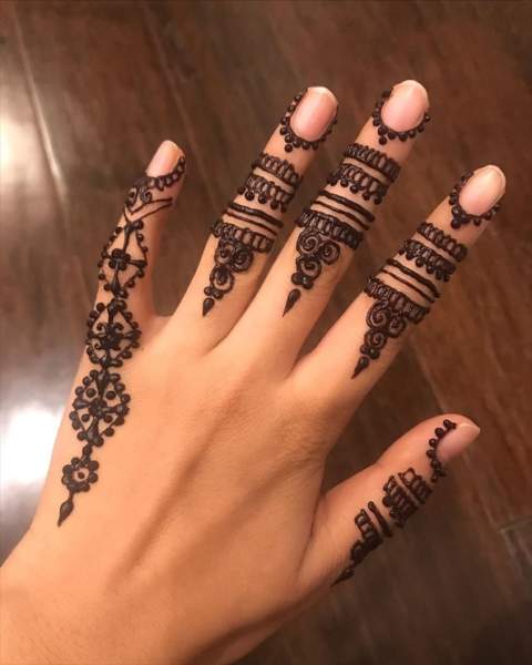 Eşsiz Parmak Mehndi Tasarımı