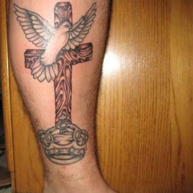 Balandžio ir kryžiaus tatuiruotė