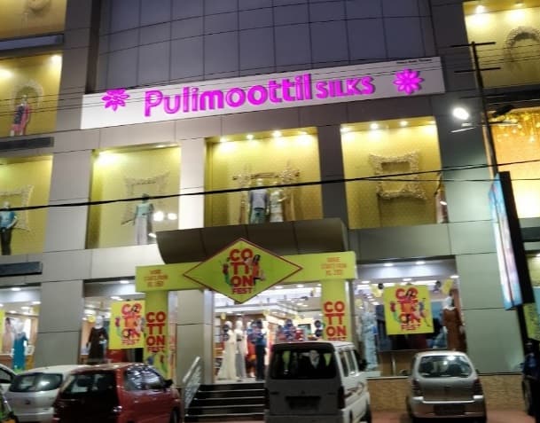„Pulimoottil Silk“ parduotuvės Keraloje