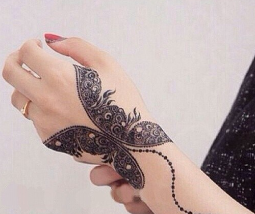 Drugelio Mehndi tatuiruotės ant rankų