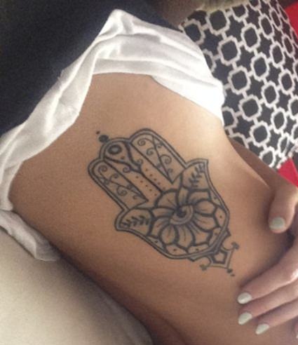 Paprastas „Hamsa“ rankų arabų tatuiruotės dizainas