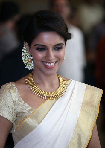 Kerala Tarzı Altın Saree Bluz