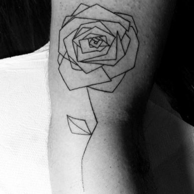 Rožinės geometrinės tatuiruotės dizainas