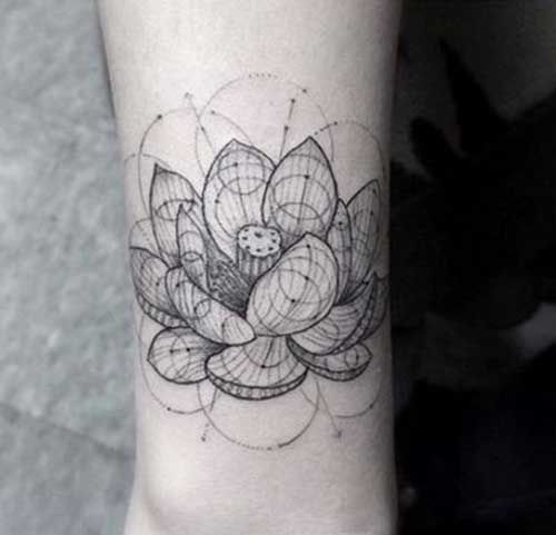 Geometrinė lotoso tatuiruotė