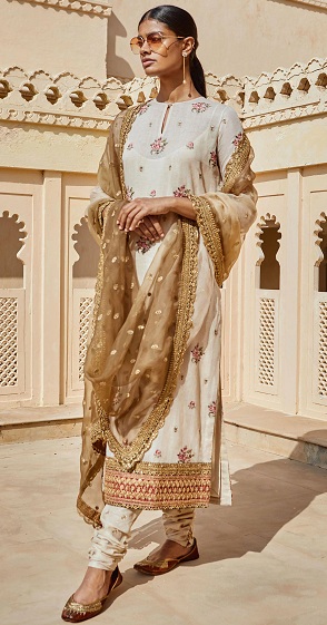 Sabyasachi Churidar kostiumai vestuvėms