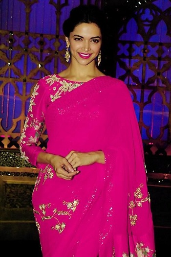Pembe Saree içinde Deepika