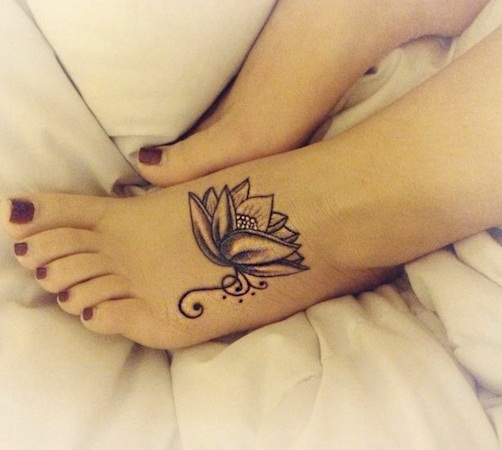 Legendinės „Lotus“ pėdų tatuiruotės