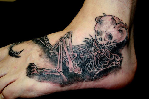 Skeleto pėdų tatuiruotės