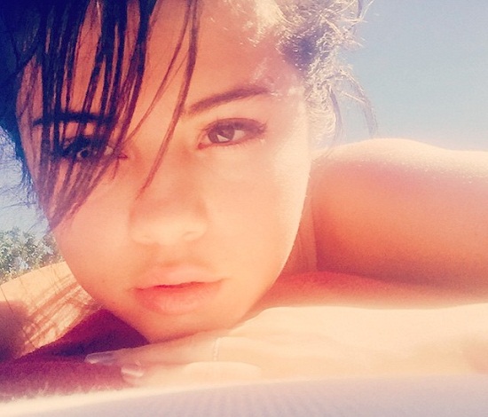 Selena Gomez'in Makyajsız Resimleri 9