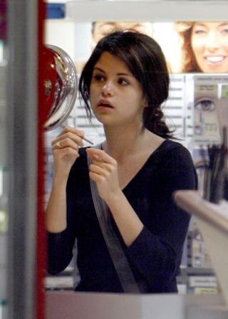 Selena Gomez be makiažo 16