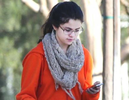 Selena Gomez Makyajsız 17