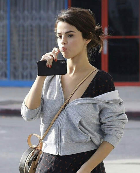 makyajsız selena gomez