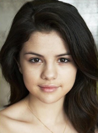 Selena Gomez be makiažo 21