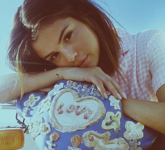 Selena Gomez'in Makyajsız Resimleri 5