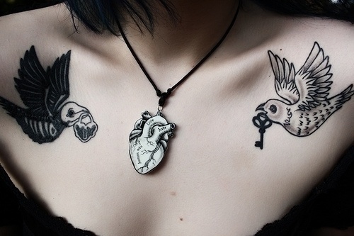 Meilės paukščių spyna ir raktų tatuiruotės mergaitėms