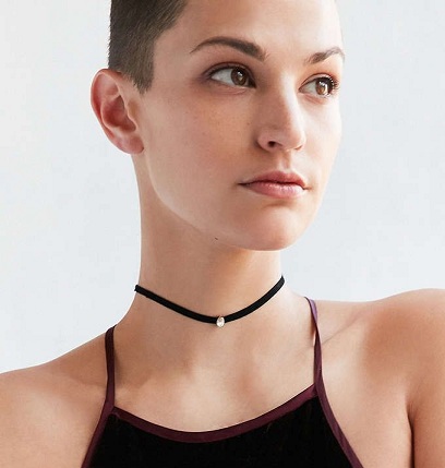 „Urban Outfitter Choker“ karoliai