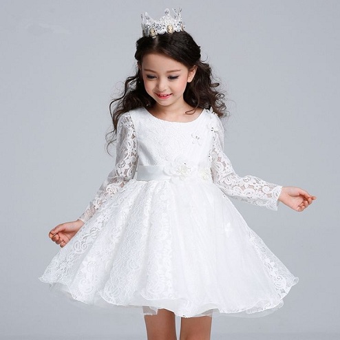 Balta gimtadienio suknelė