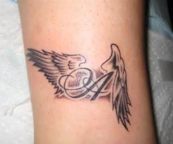 Laiškai su sparnų angelo tatuiruotės dizainu