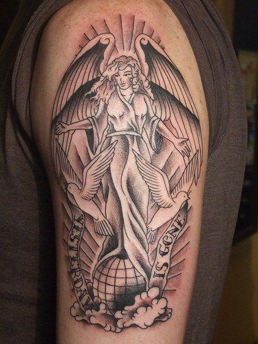 Gražūs angelų tatuiruočių dizainai 9