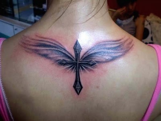 Kryžiaus stiliaus angelų tatuiruotės dizainas