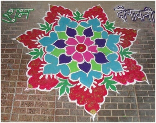 Renkli Çiçek Rangoli Tasarımı