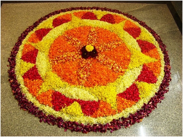 Diwali için Pookalam Rangoli