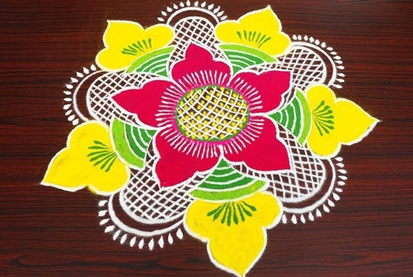 Çekici Çiçek Rangoli Tasarımı