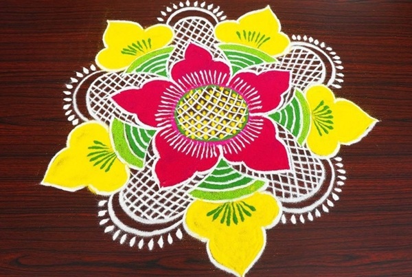 Patrauklus gėlių Rangoli dizainas