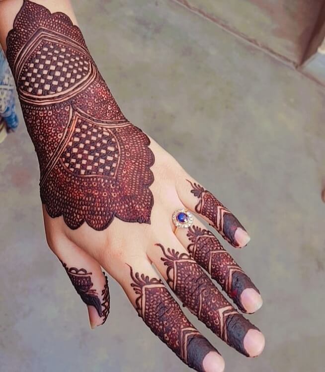 Nuostabus Pakistano nuotakos Mehendi dizainas