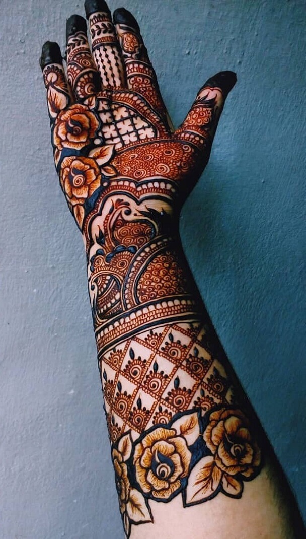 Güzel Güller Ve Tavus Kuşu Ile Pakistan Mehendi Tasarımı